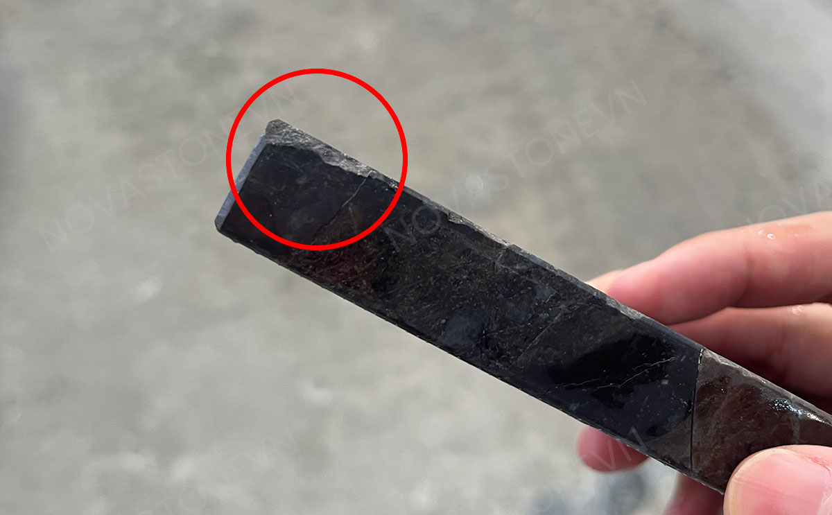 fragile and chipped edges on natural marble cutting with diamond blade