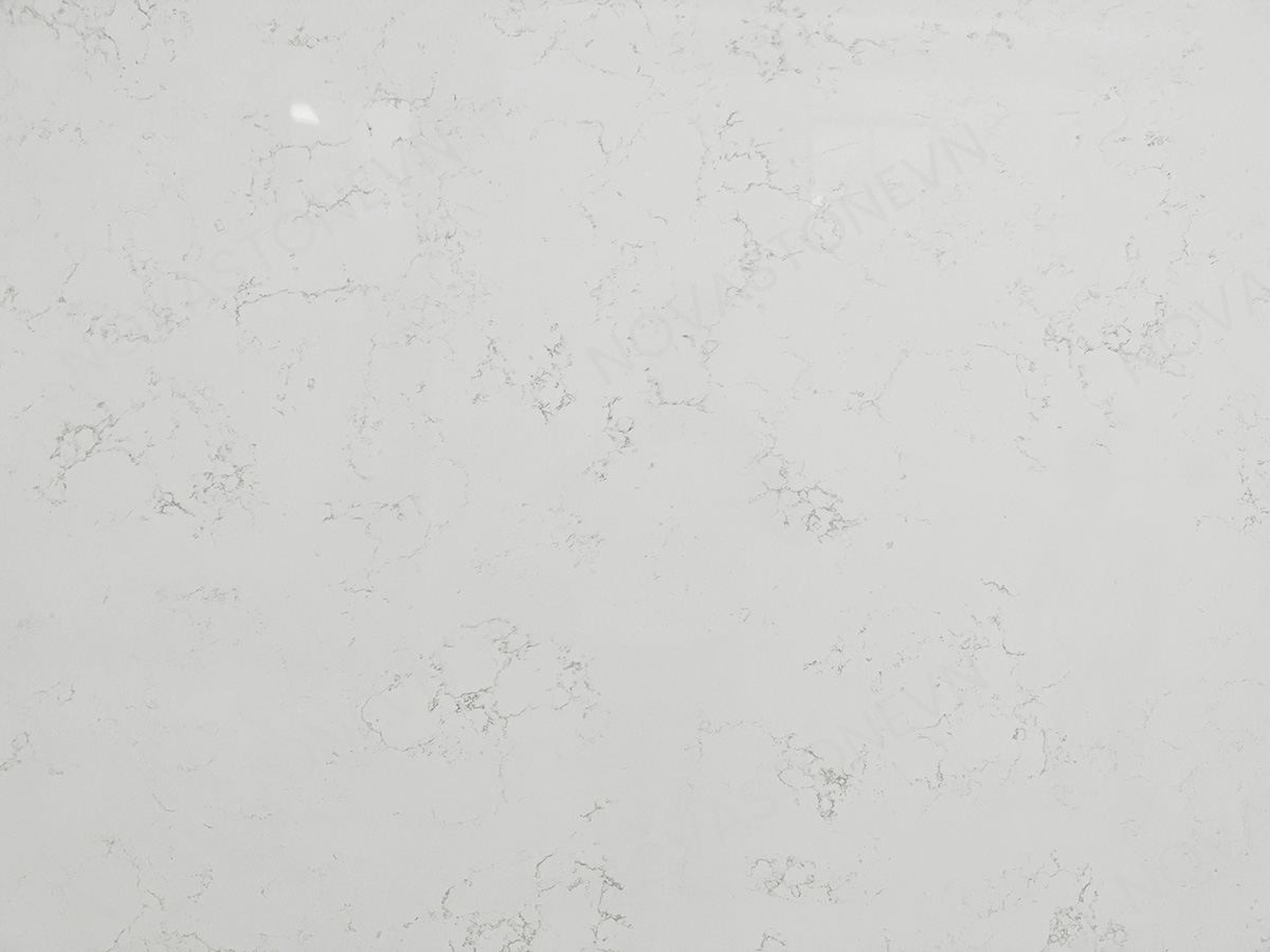 nova stone nv723 quartz slab surface is covered with delicate fragmented floral grains and soft mist-like veining that drift naturally across the slab