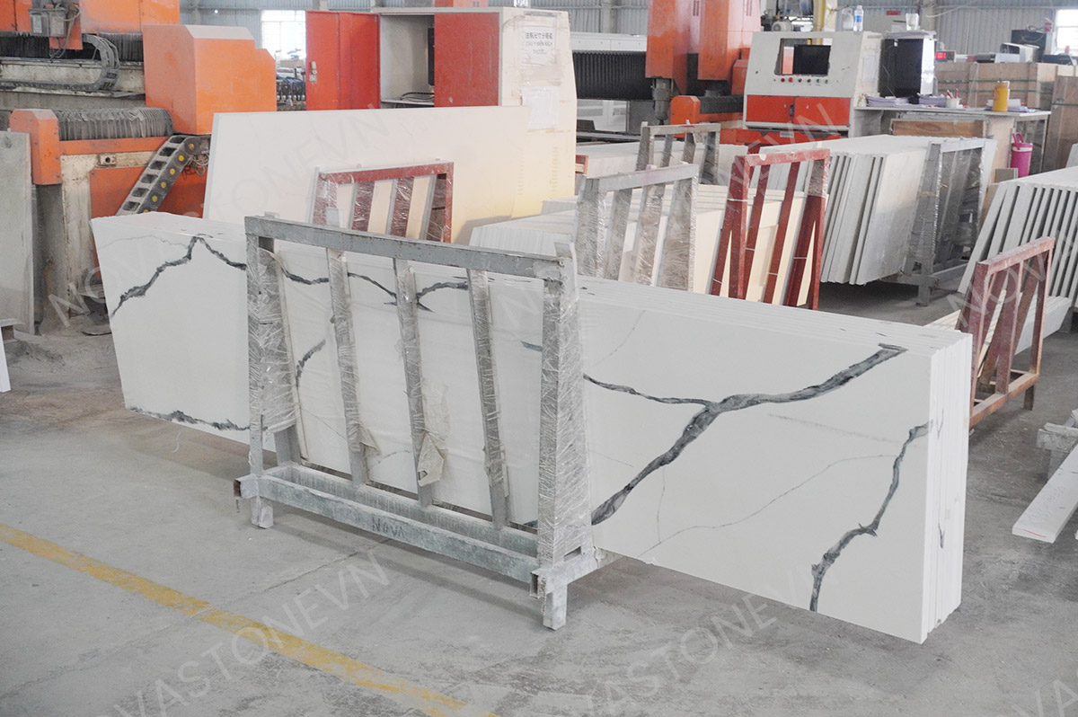 a quartz calacatta visual movement throughout the entire surface