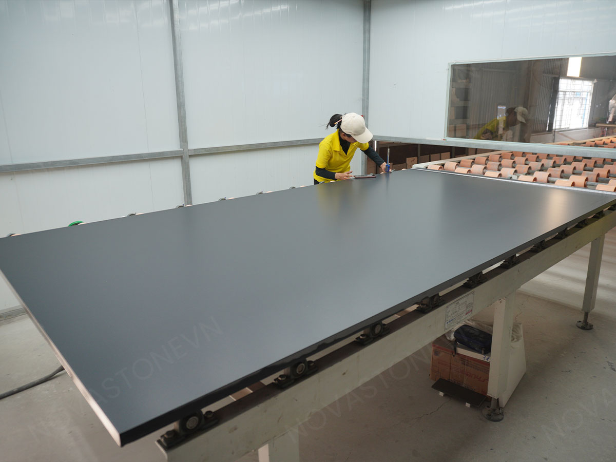 nv404-leathered-finish-black-quartz