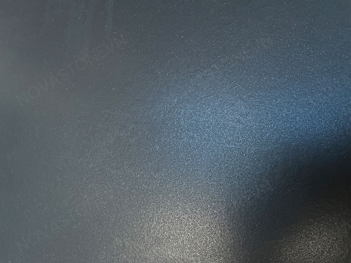 nv404-leathered-finish-solid black-quartz