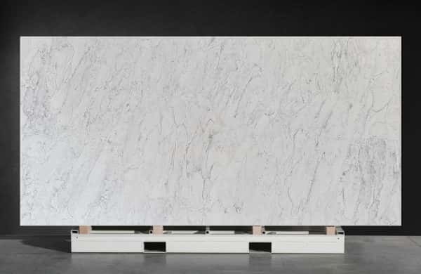 NV800 Carrara Wood Grain Glossiness 45-50 Quartz Table Tops Quartz Tiles Slab For Sale