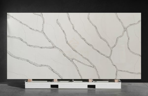 NV867 Calacatta Bold Vein White Quartz Stone Slabs for Backsplash Statement
