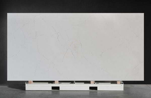 NV734 Light Floral Beige Gold Viens Artificial Carrara White Quartz Stone Slabs