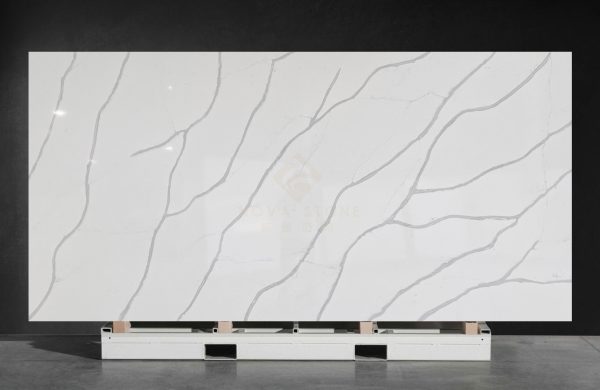NV833 Quartz Slab Popular Calacatta Vein Artificial Quartz Stone Slab Vietnam Factory in Stock